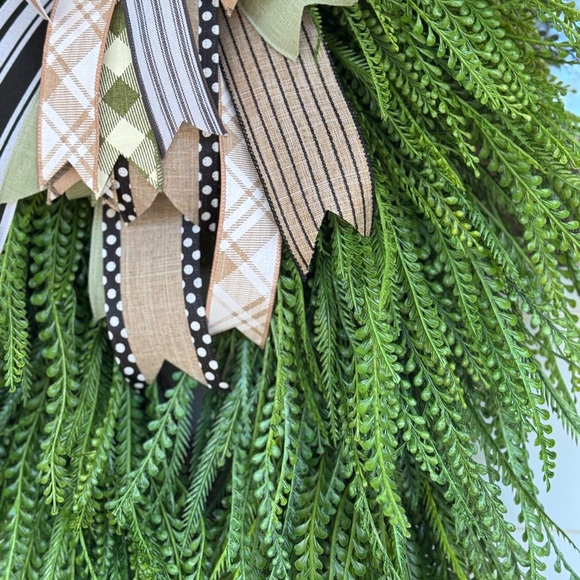 SOLD LOCALLY. Beaded Natural Wreath - Picture 4 of 7